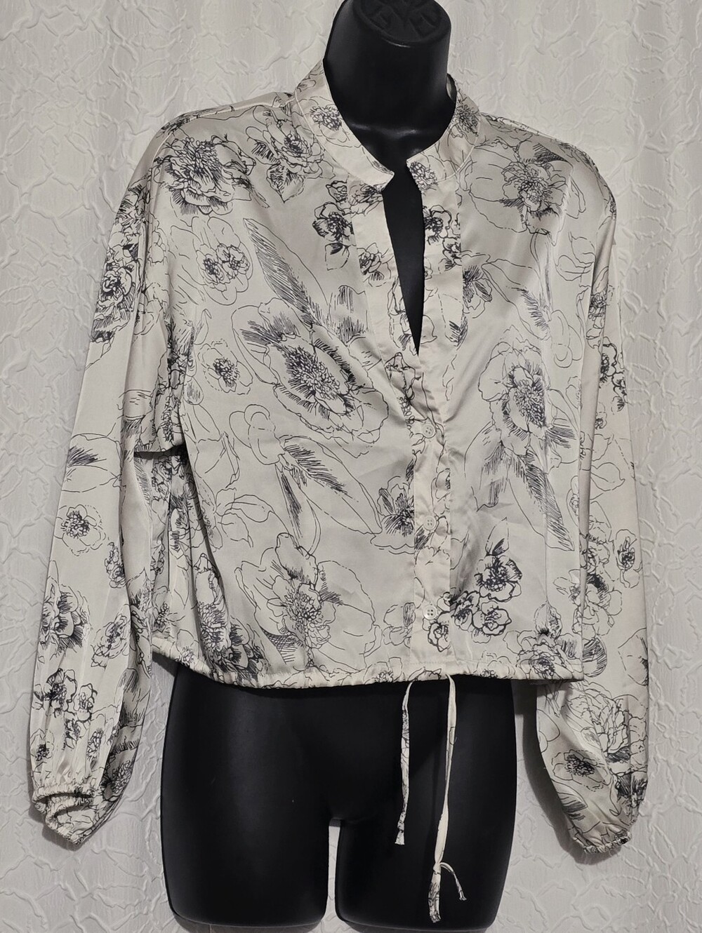 JON & ANNA Contemporary Floral Button Down Blouse Size XL Cropped Long Sleeve